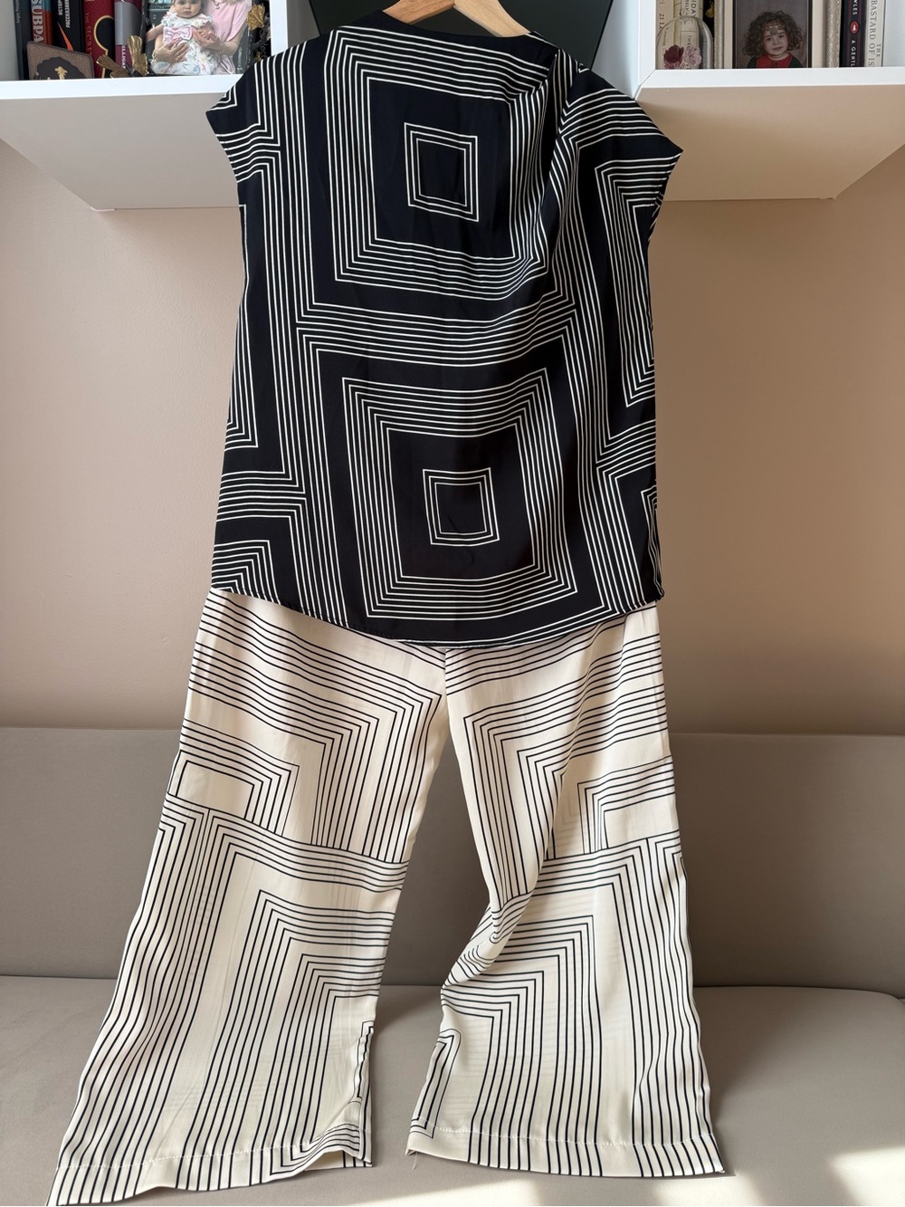 H&M Black & White Geometric Print Blouse